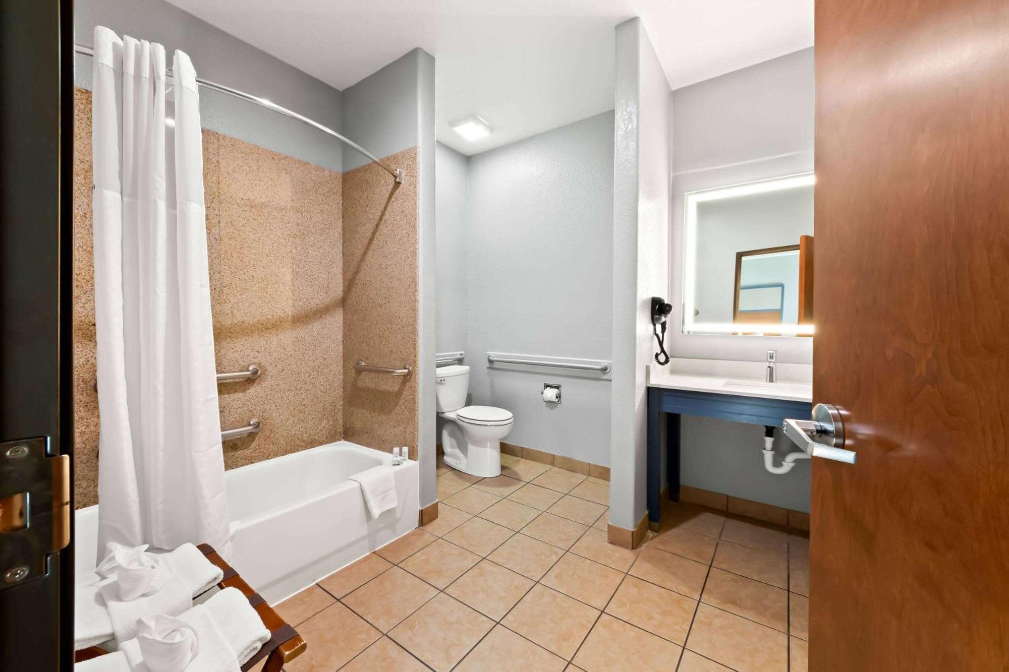Americinn By Wyndham Hotel